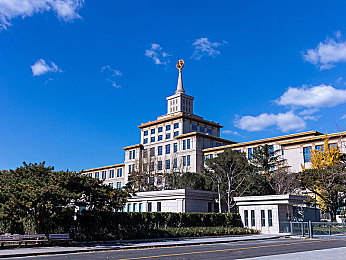 里番全彩奶头：网络热议成人动漫传播,青少年保护与内容分级成焦点-3